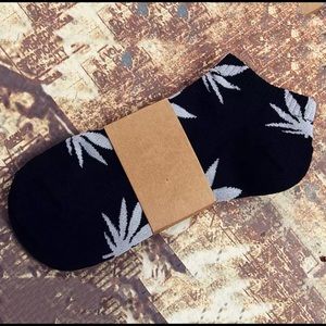 NEW Black Ankle Leaf Socks